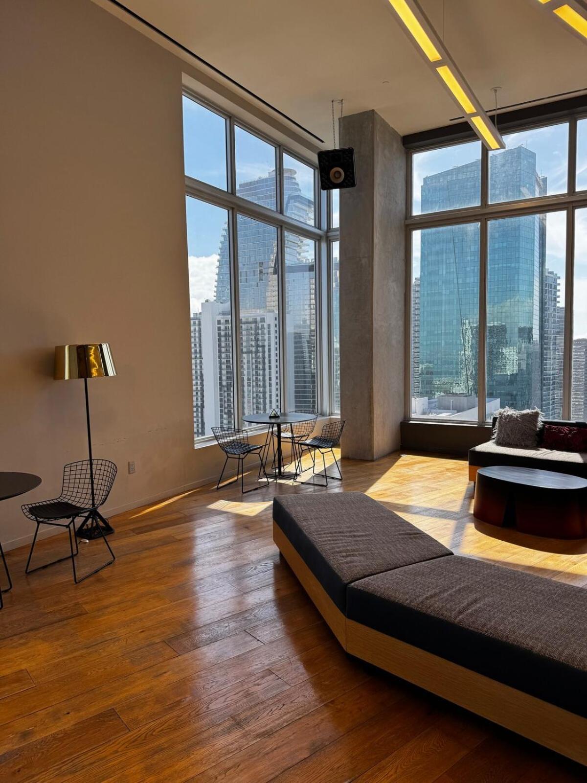 High Floor Pool Gym Brickell Apartment *