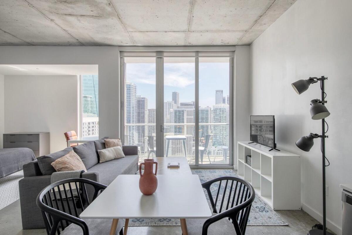 High Floor Pool Gym Brickell Apartment