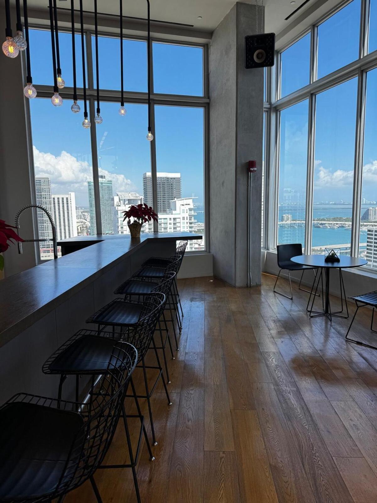 High Floor Pool Gym Brickell Apartment Miami